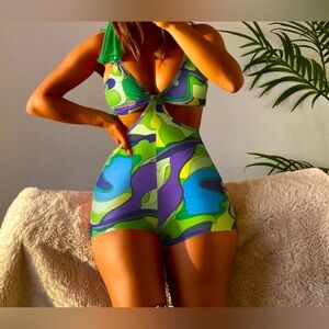 Women’s 60’s Inspired One Piece Geometric Swimsuit Romper. Size L. SKU11